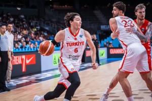 土耳其主帅：奥斯曼的伤势很严重，脚踝肿胀＆走路都困难