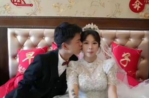 大发官网|大发体育|大发娱乐场|dafabet中国|大发体育官方网站|www.dfa678.com-新婚女子手臂成亮点，“满眼都是xxx”，难道新郎一点都不在乎？